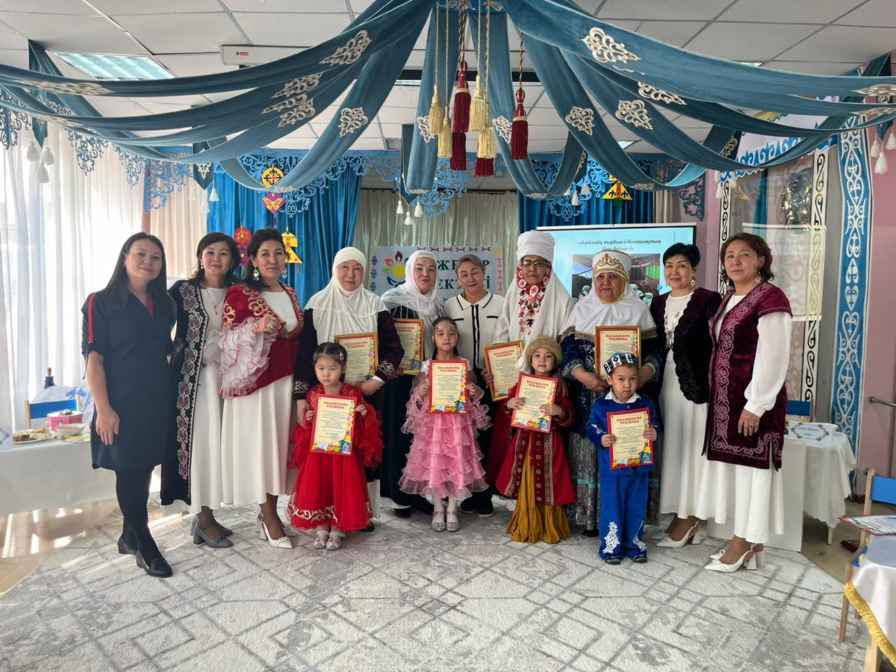 "Әжелер мектебі" атты бүлдіршіндеріміздің әжелерімен бірге ұлттық құндылықтарымызда дәріптеу мақсатында қазақ тілі мамандарының ұйымдарстырған іс-шарасы