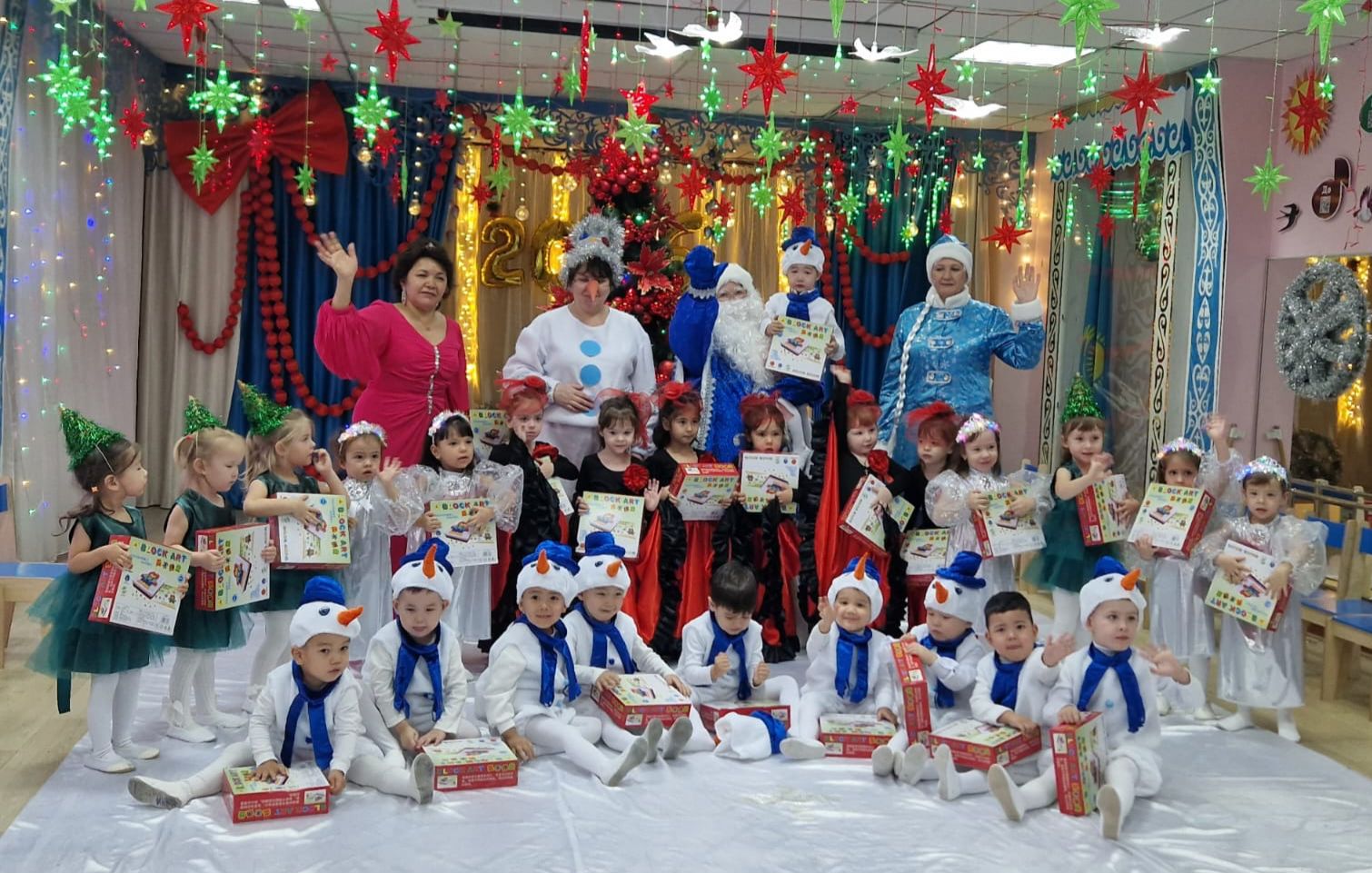"Волшебная снежинка" новогодний утренник средней группы "Гулдер"